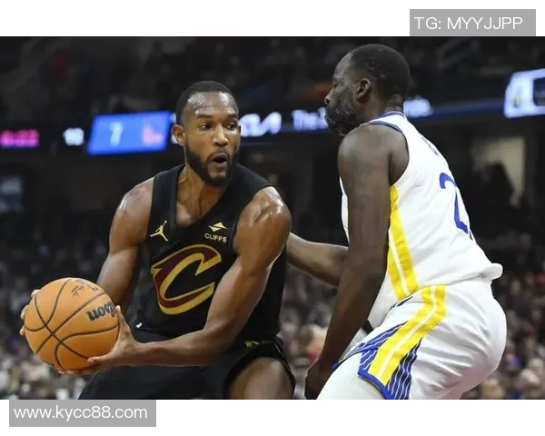 莫布里展现全能进攻能力接队友传球后外线三分精准命中