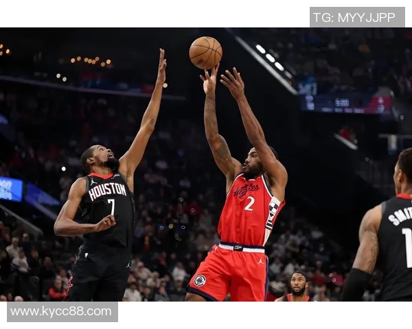 伦纳德高效表现助力球队胜利18投9中斩获21分7篮板4助攻1盖帽 伦纳德高效表现助力球队胜利18投9中斩获21分7篮板4助攻1盖帽